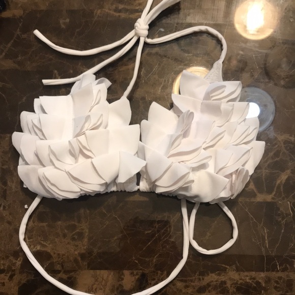🎉Top Frilled/Ruffled White Bikini! - Picture 3 of 5